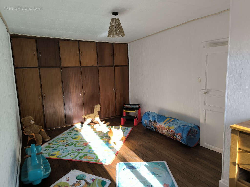 Maison à OUROUX-EN-MORVAN