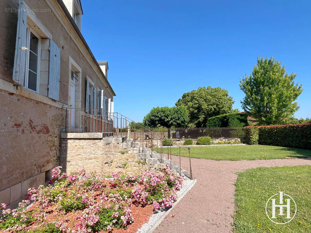 Maison à CHARENTON-DU-CHER