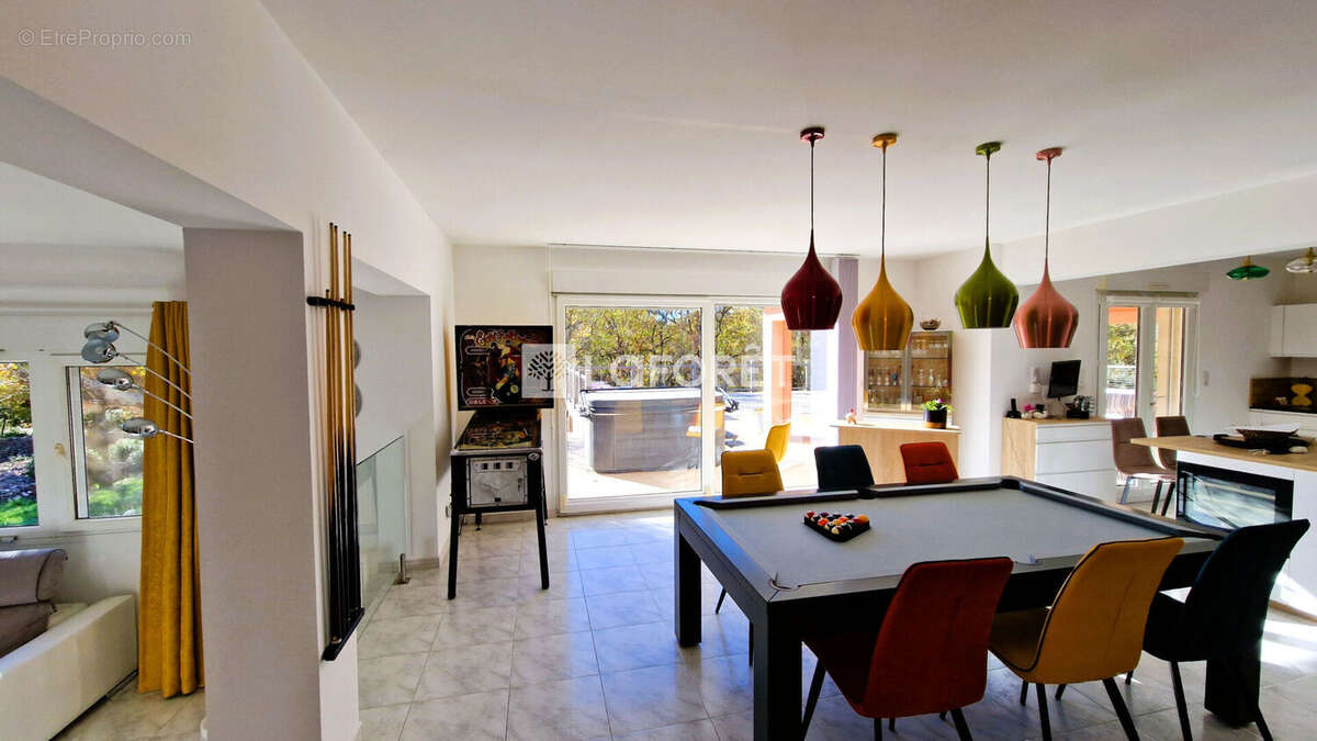 Maison à SAINT-MAXIMIN-LA-SAINTE-BAUME