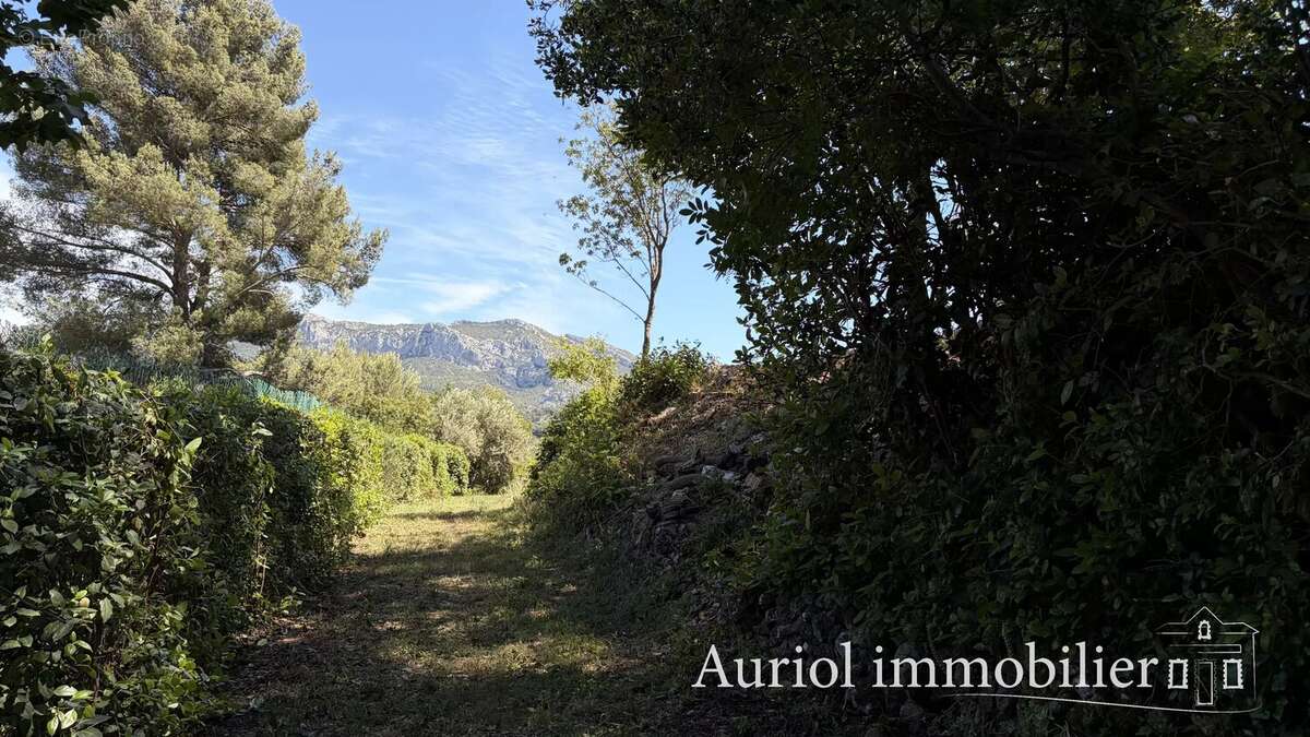 Terrain à ROQUEVAIRE