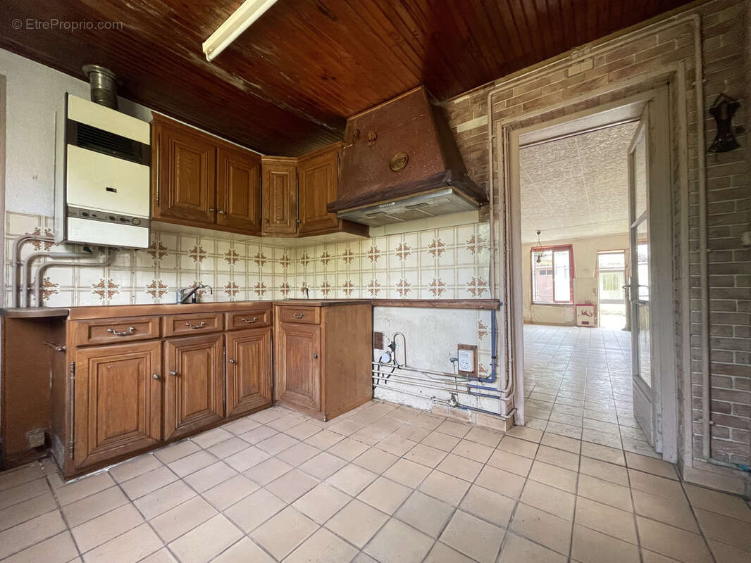 Exclusivité - Maison de ville 65m2 sur un terrain de 405 m2 avec un fort potentiel - photo 2