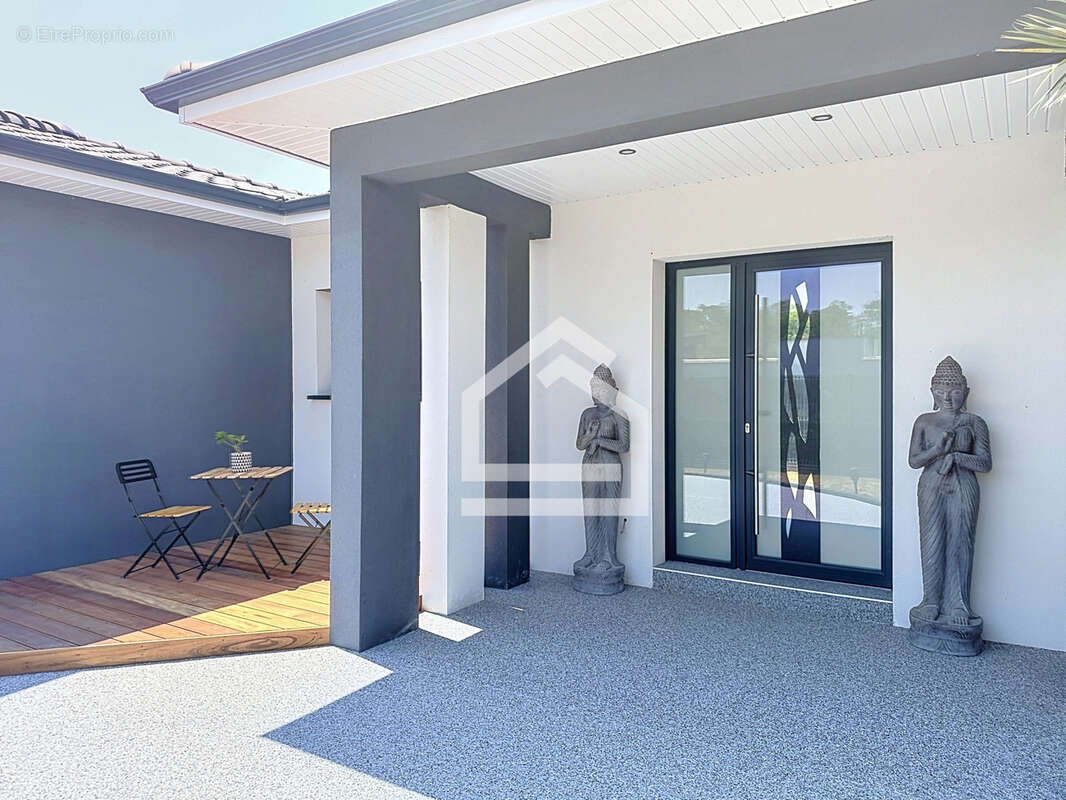 Soussans - Maison Contemporaine de 175m2, 5 chambres, piscine et garage. - photo 7