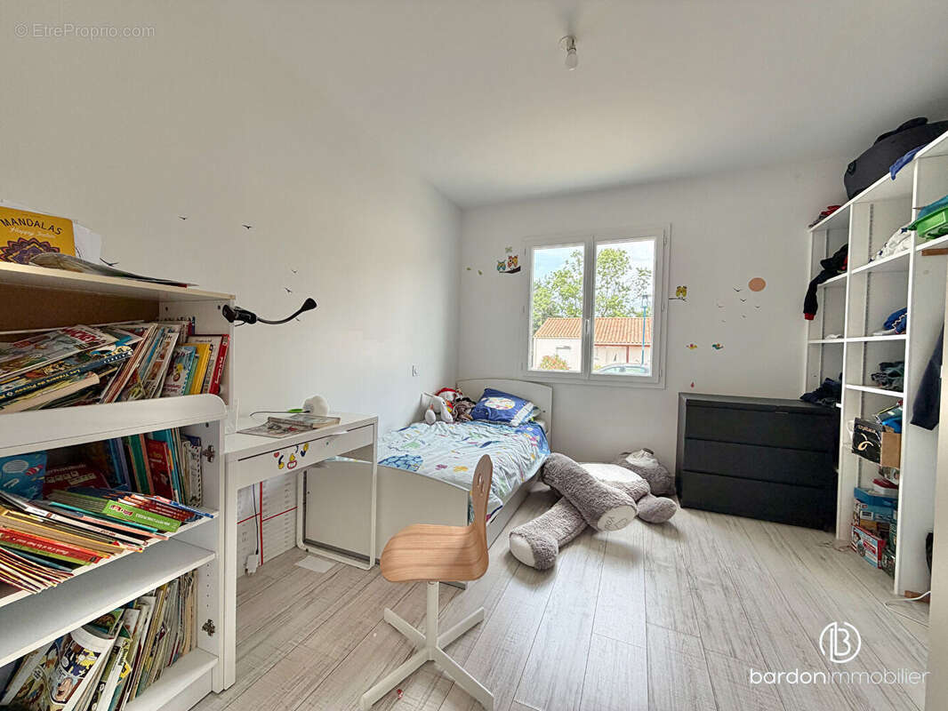 Maison 5 pièces - 113 m² - Centre-ville de La Garnache - photo 10