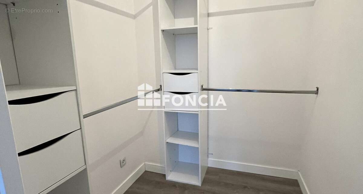 Appartement à COURMELLES