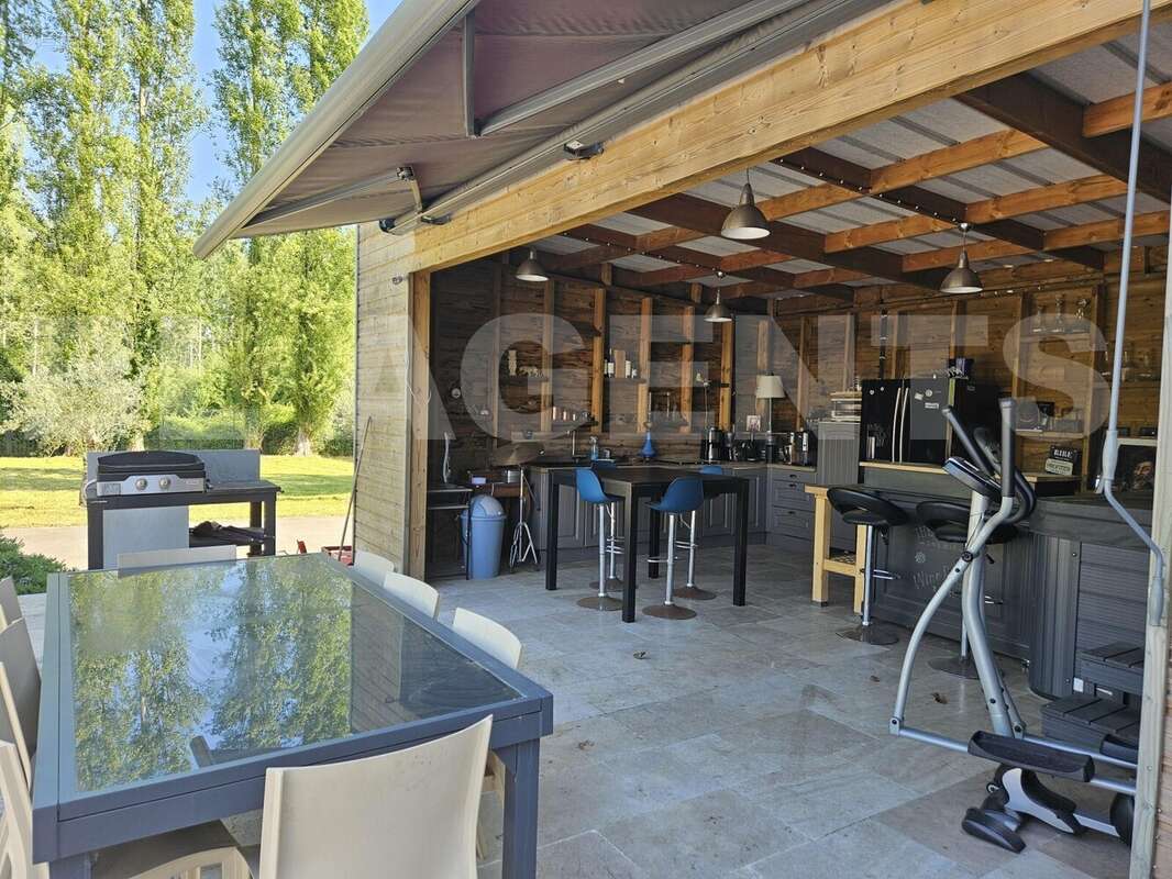 spa exterieur - Maison à BALLAN-MIRE