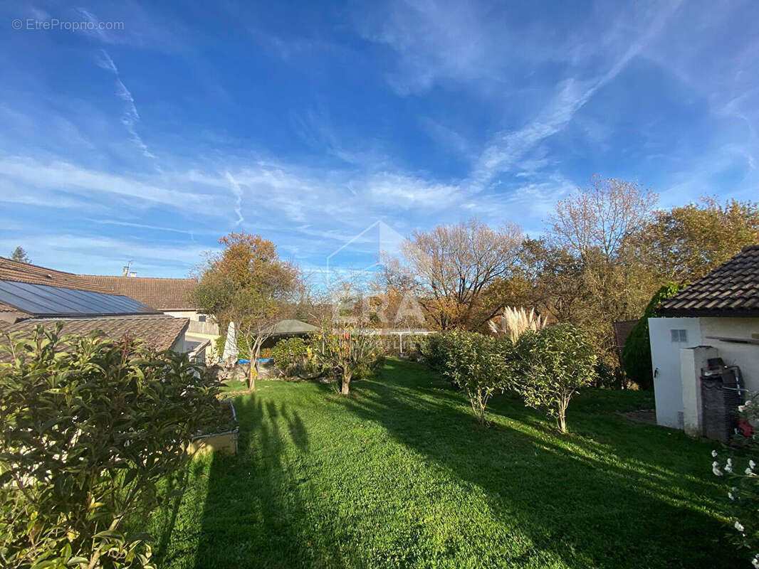 Maison à SAINT-CLAIR-DE-LA-TOUR