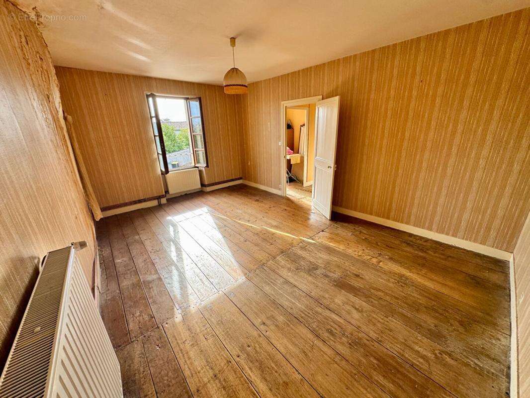 Maison à CHERVES-RICHEMONT