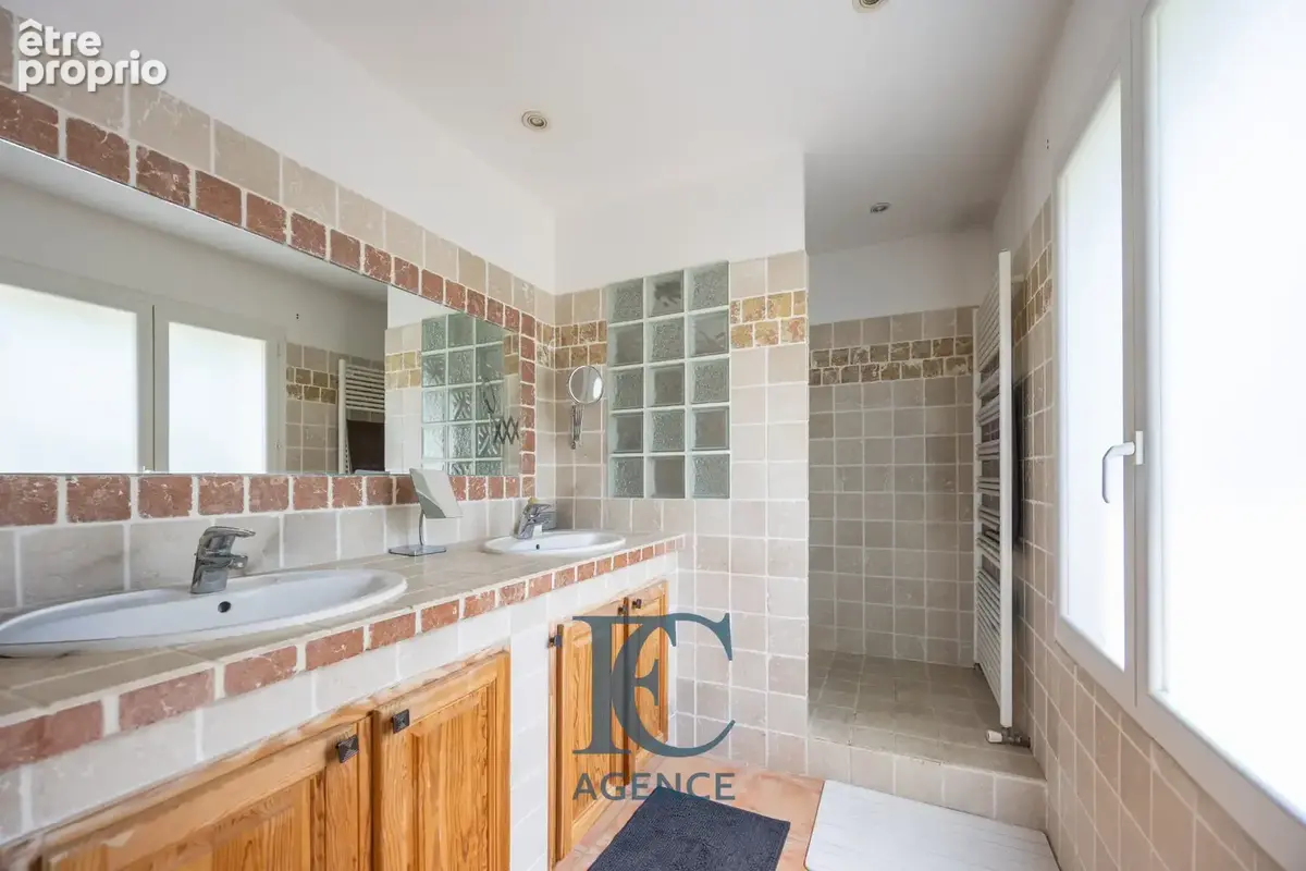 Maison de 167 m2 vue dégagée - photo 7