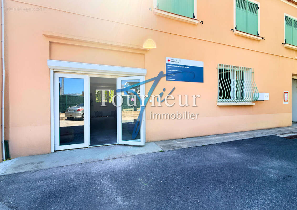 Sanary sur mer rare vente murs commerciaux de 215m2 dont garage parkings securise - photo 16