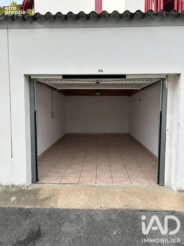 Photo 1 - Parking à ANGLET