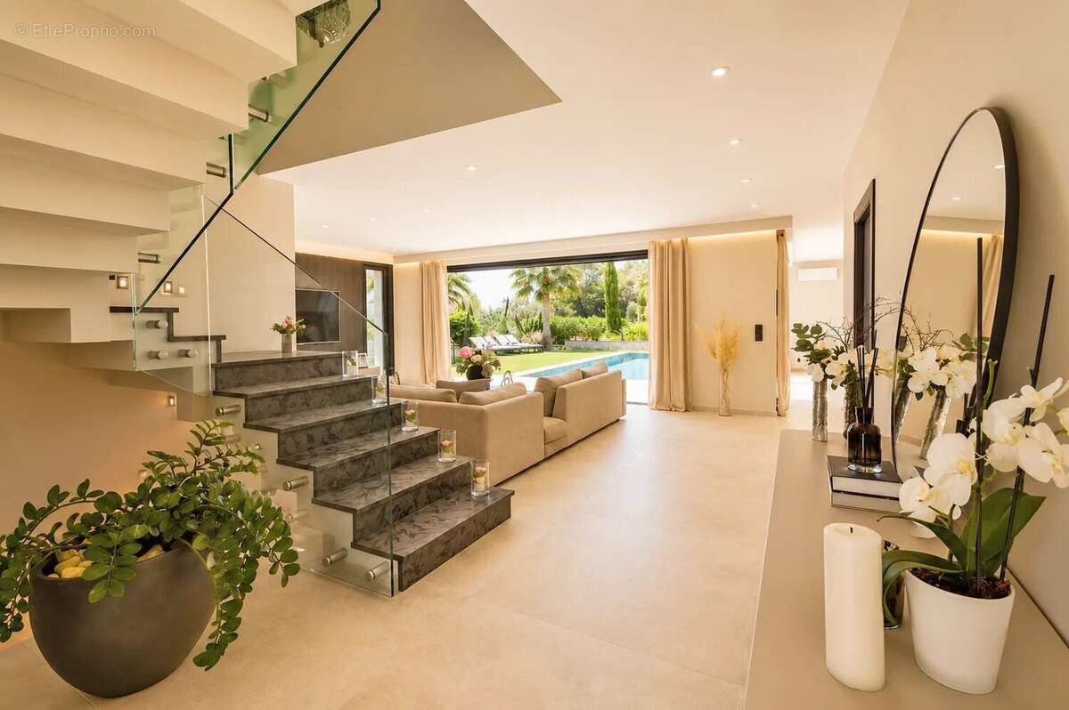 Maison à VALBONNE