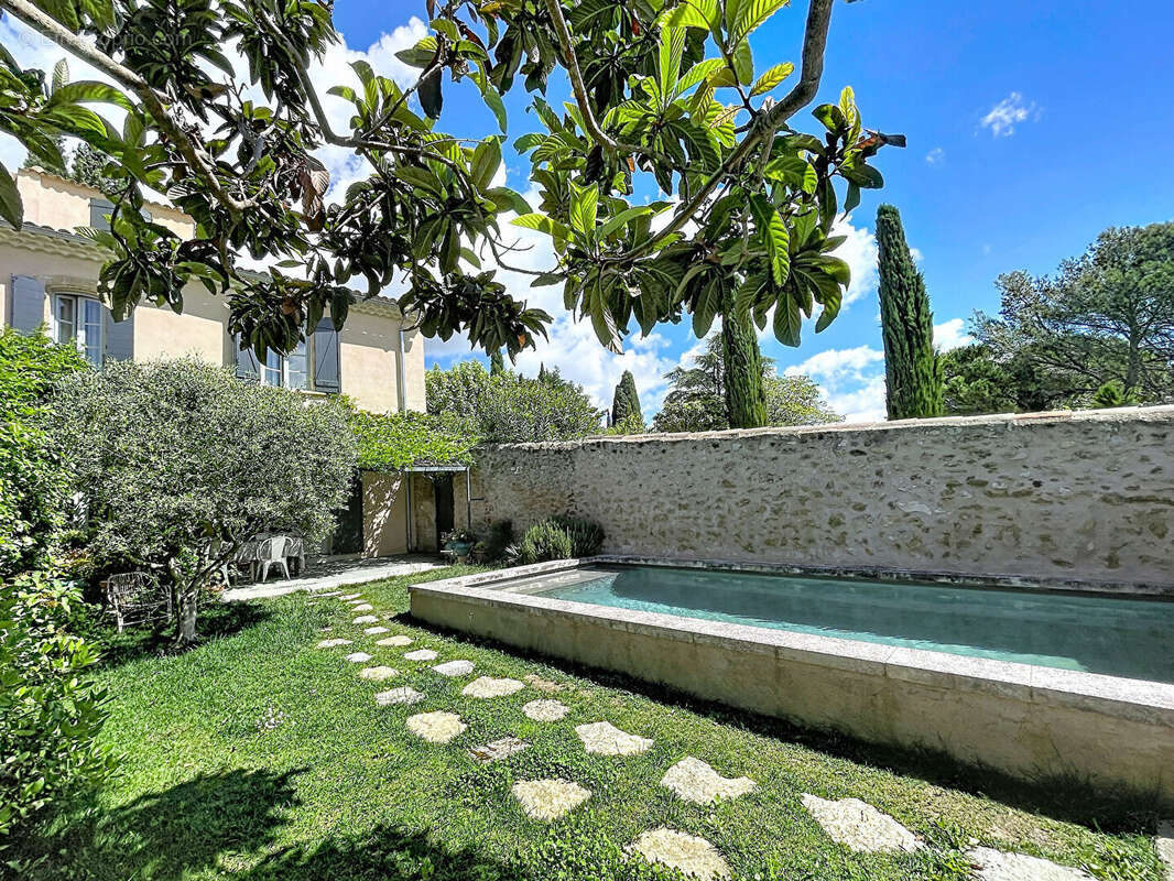 Maison en pierre rénovée, 3 chambres, double garage, jardin et piscine - photo 12