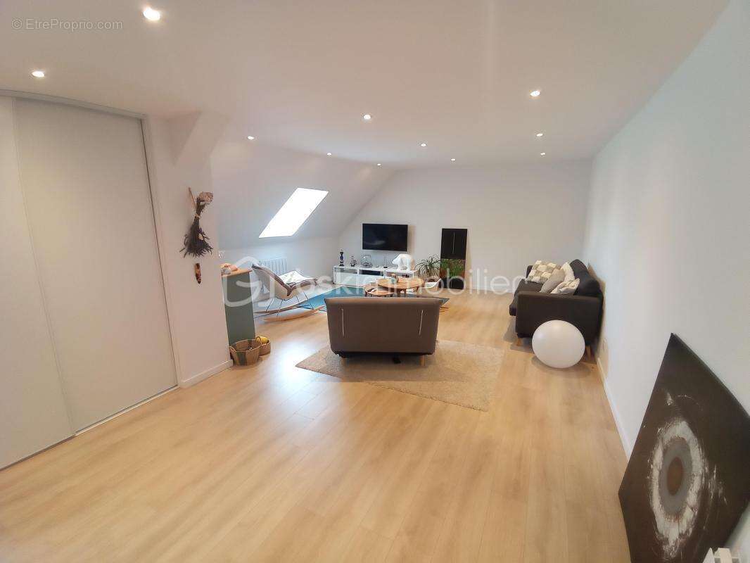 Superbe appartement t5 duplex de 2024  avec 3 chambres + 2 sdb+ grand jardin, en dernier etage - photo 7