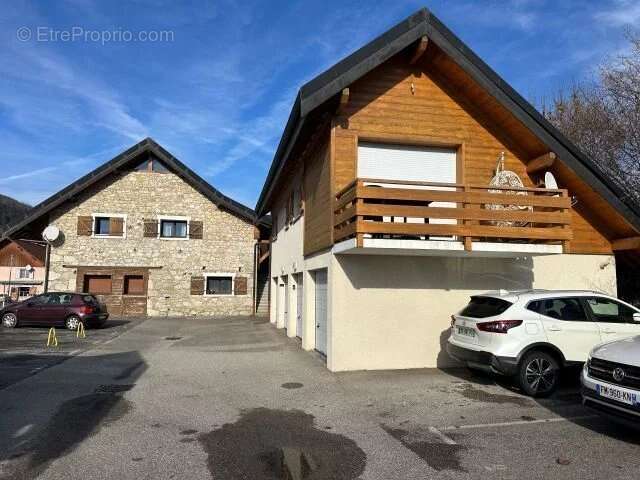 Appartement à ALLONZIER-LA-CAILLE