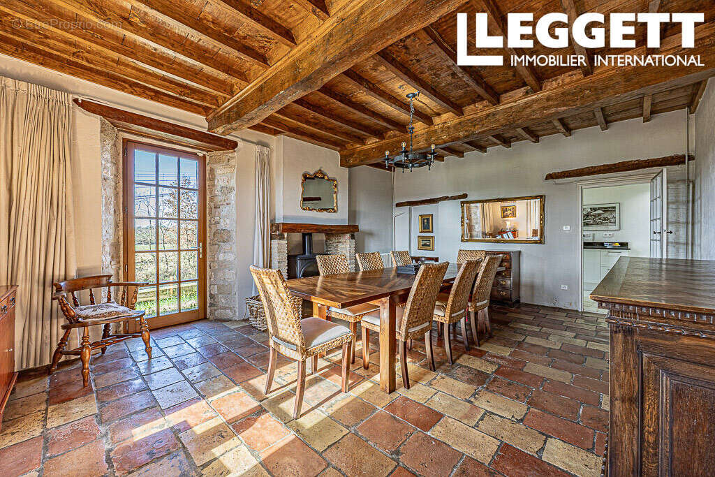 Maison à SAINTE-CECILE-DU-CAYROU