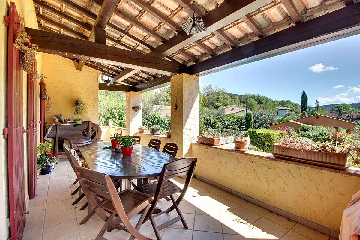 A VENDRE EN EXCLUSIVITE ! À  SAINT ANTONIN DU VAR Maison - 6 pièces 153 m2 sur un terrain de  1200 m2 avec piscine - photo 9