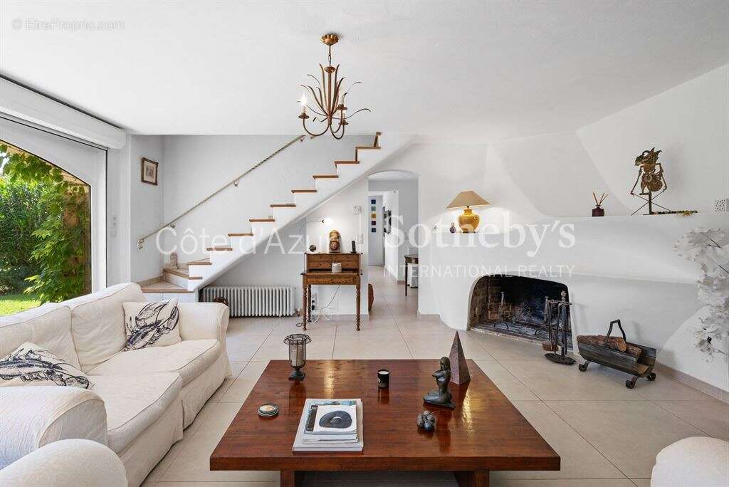 Maison à THEOULE-SUR-MER