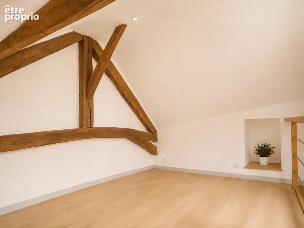 Duplex bon état , avec cave et balcon bon état , environ 62 m2 habitable , proche centre ville et commerces - photo 9