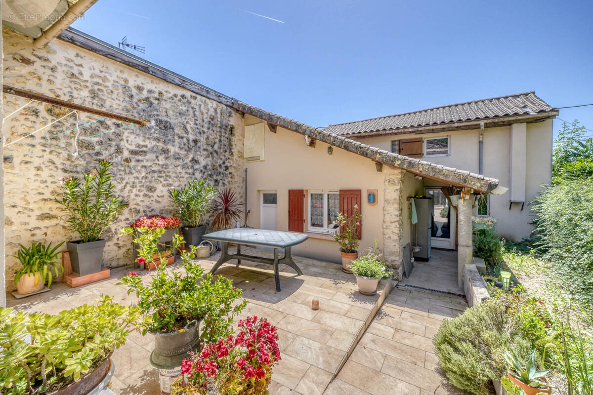 Maison à MONTGUYON