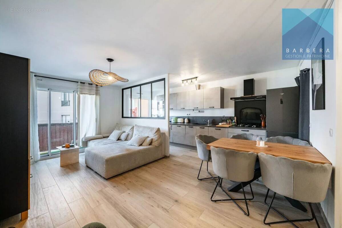Appartement à SAINT-LAURENT-DU-VAR