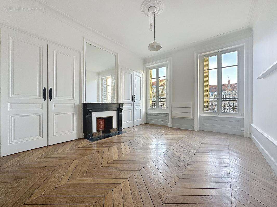 RARE Lyon 4 - Immeuble de rapport Bd Croix Rousse - photo 4