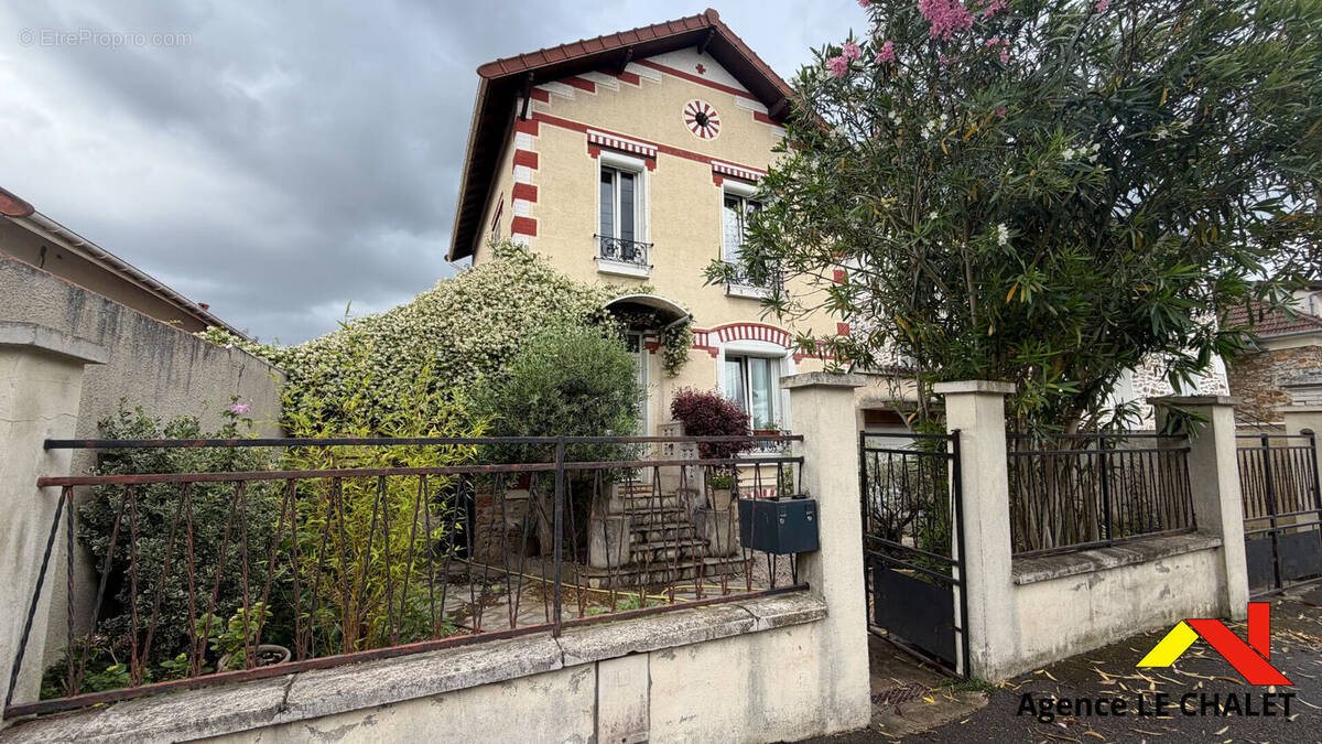 Maison à VILLENEUVE-LE-ROI