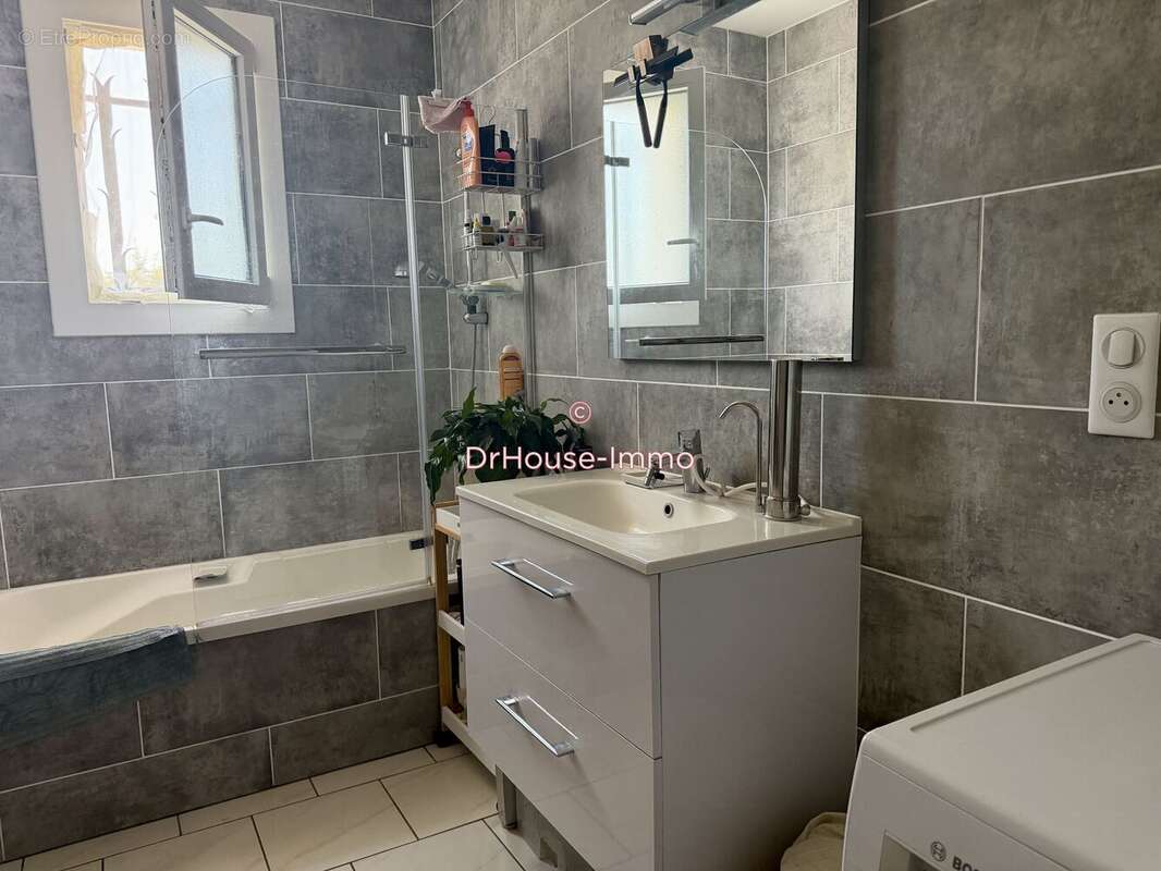 Maison 88 m² à La Roche-Chalais  - photo 8