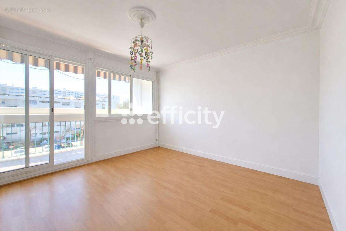 Appartement à PIERRE-BENITE