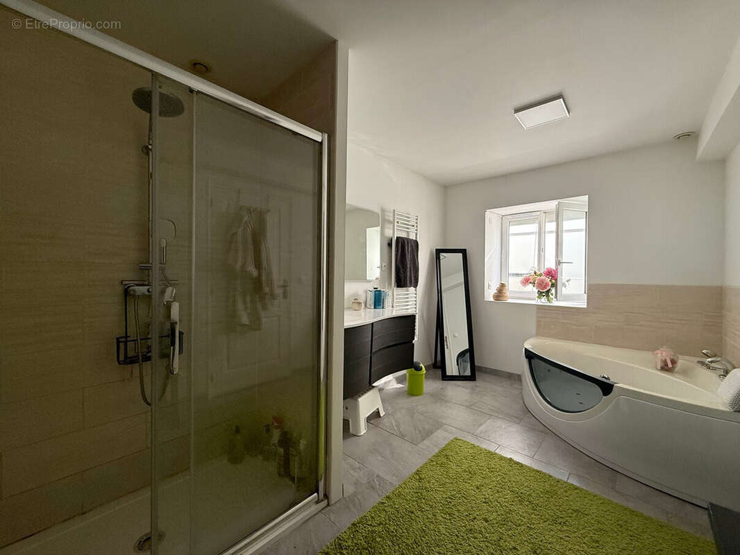 Maison à LES BORDES