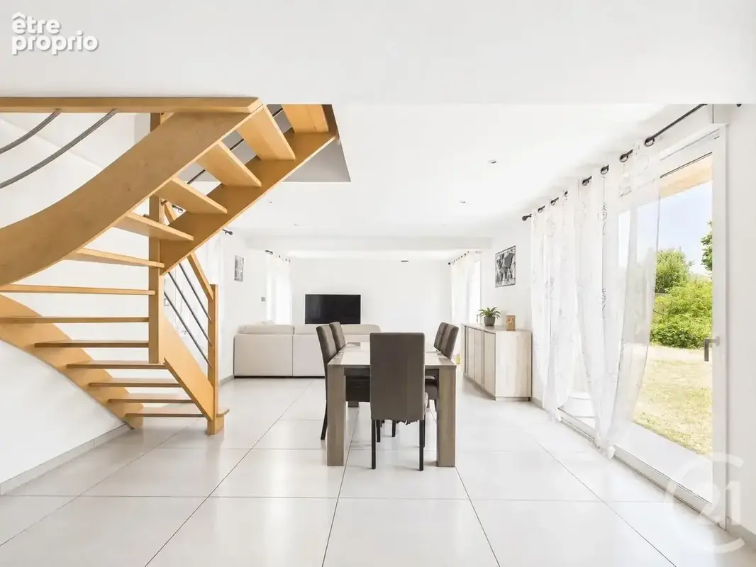 Maison 4 pièces 141 m² à vendre à Chartres (28000) - photo 2