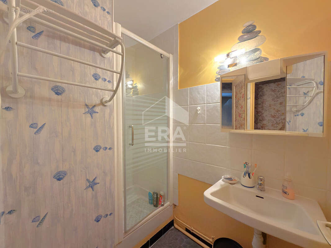 Maison à LES ECRENNES