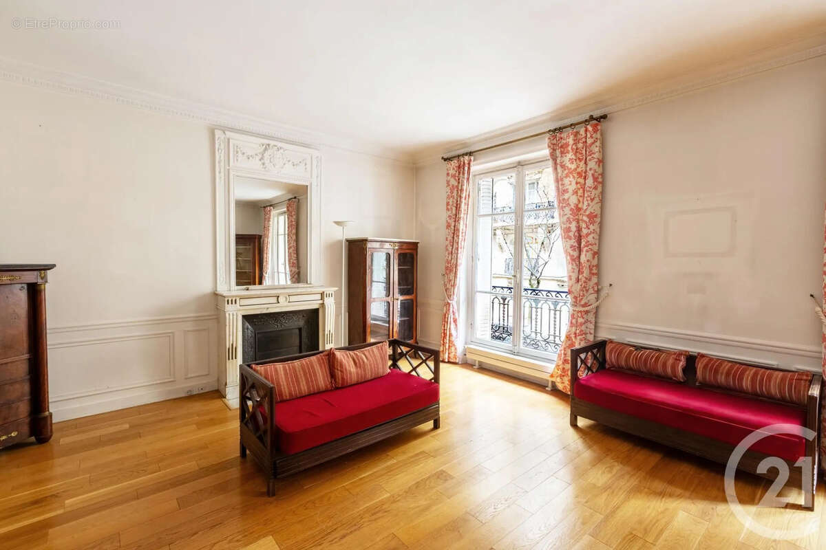 Appartement à NEUILLY-SUR-SEINE