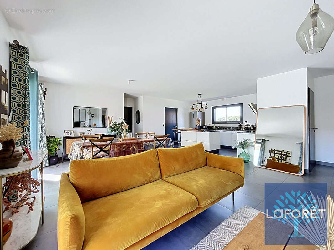 Maison de plain-pied 123 m² avec terrain 896 m² - photo 3