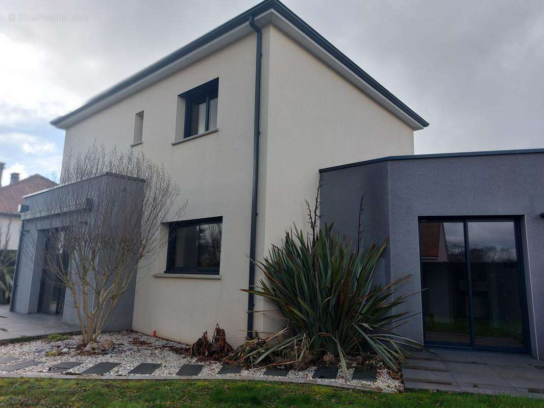 Maison à SARGE-LES-LE-MANS