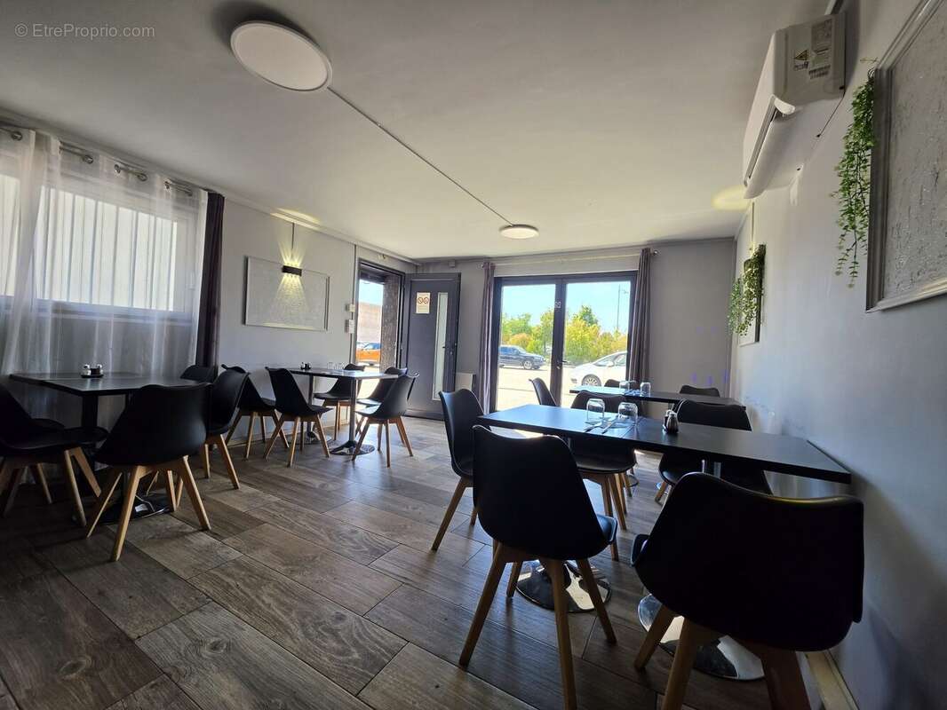 Commerce 39 m² à Meyzieu  - photo 4