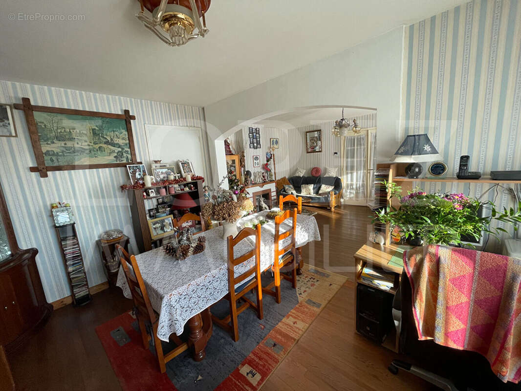 Maison à LABRUGUIERE