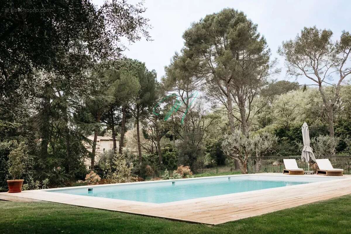 Maison à ROQUEFORT-LES-PINS