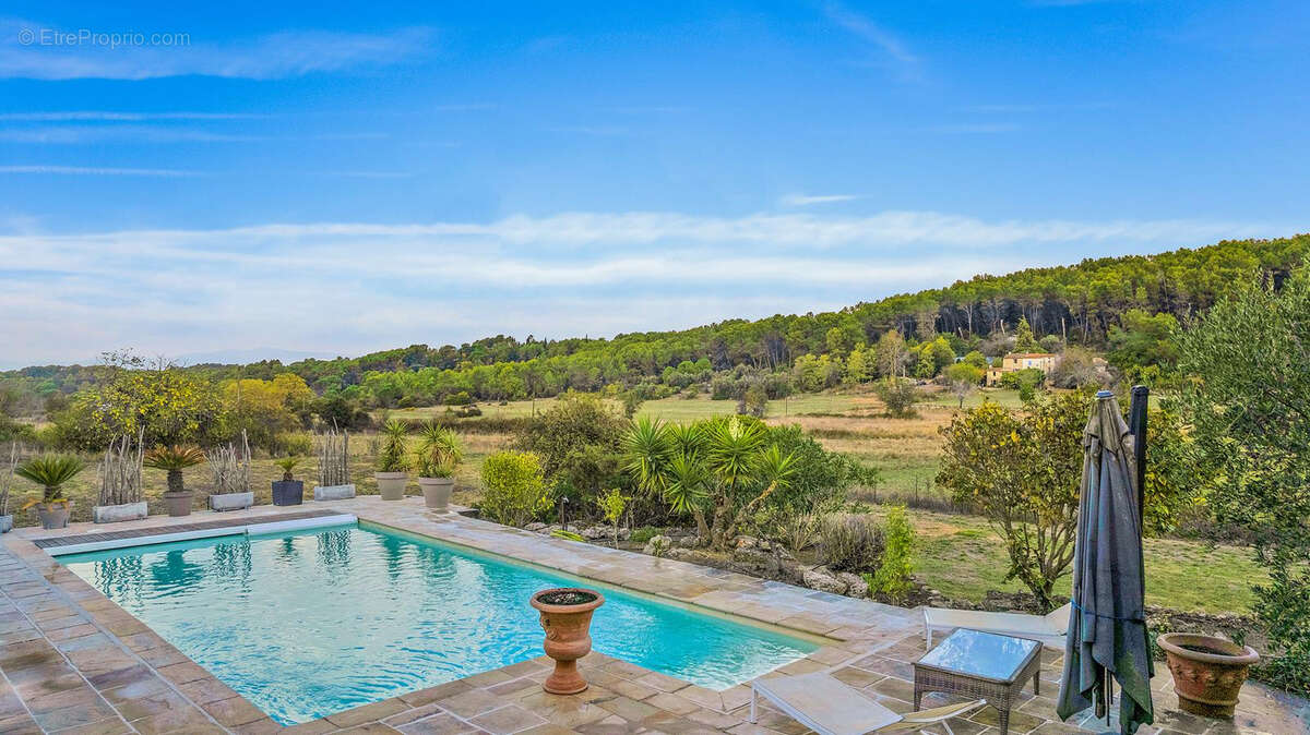 Maison à BAGNOLS-EN-FORET