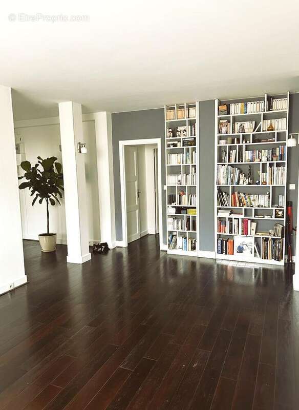 Grand salon lumineux coté bibliothèque - Appartement à BOULOGNE-BILLANCOURT