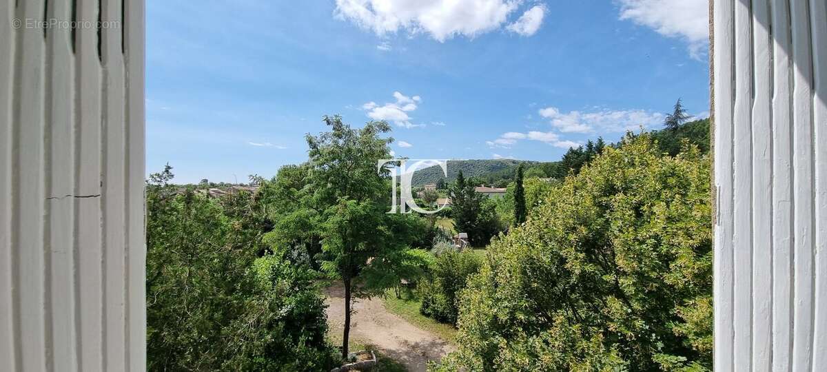 Propriété de caractère composée de trois logements indépendants avec piscine et potentiel de développement - photo 15