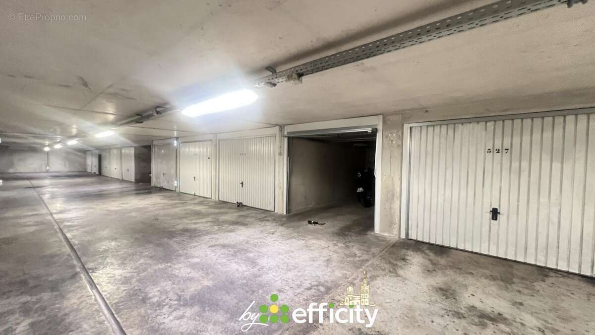 Parking 12 m² à Marseille-8e  - photo 6