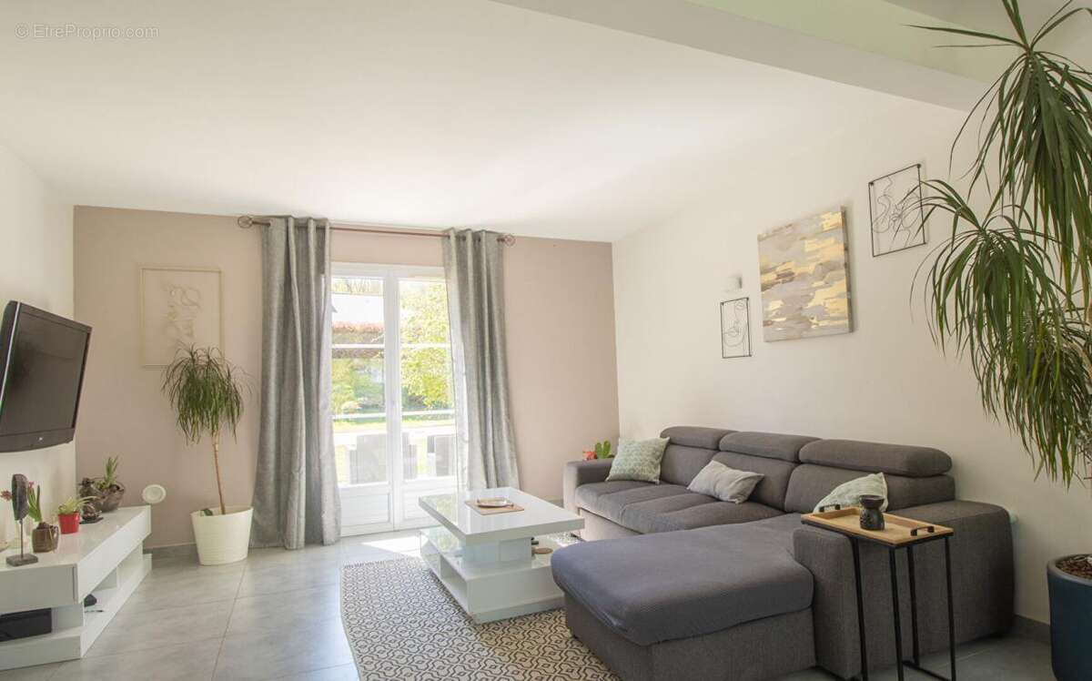 Maison à LONGUE-JUMELLES