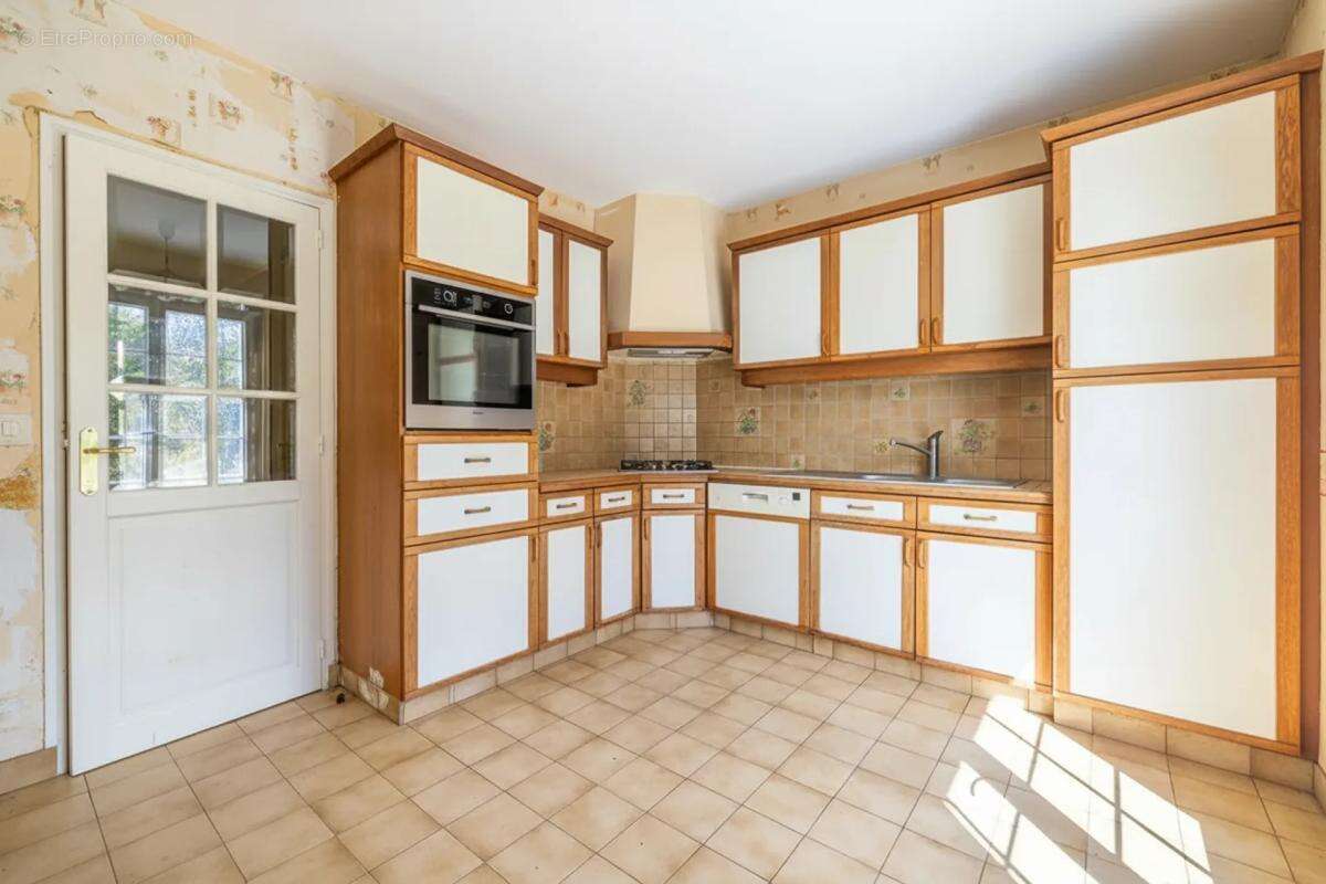 Maison Familiale de 6 pièces 140 m² et jardin de 1000 m2 ! - photo 5