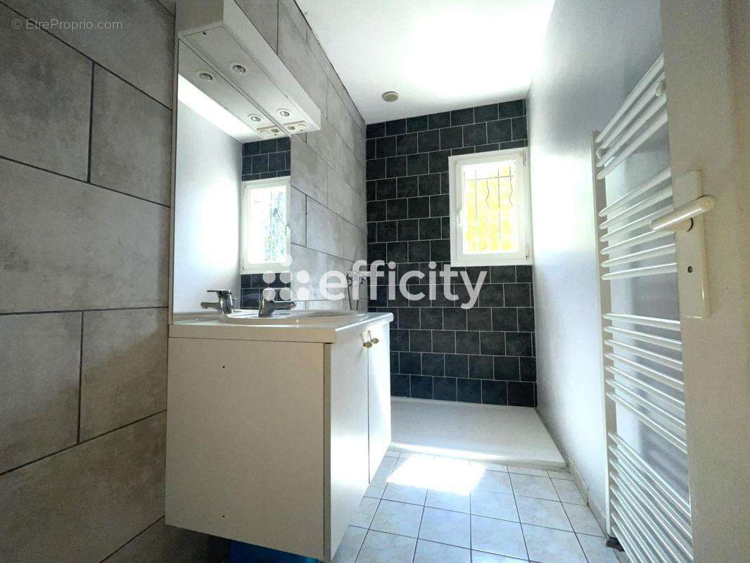 Maison 144 m² à Aigre  - photo 14