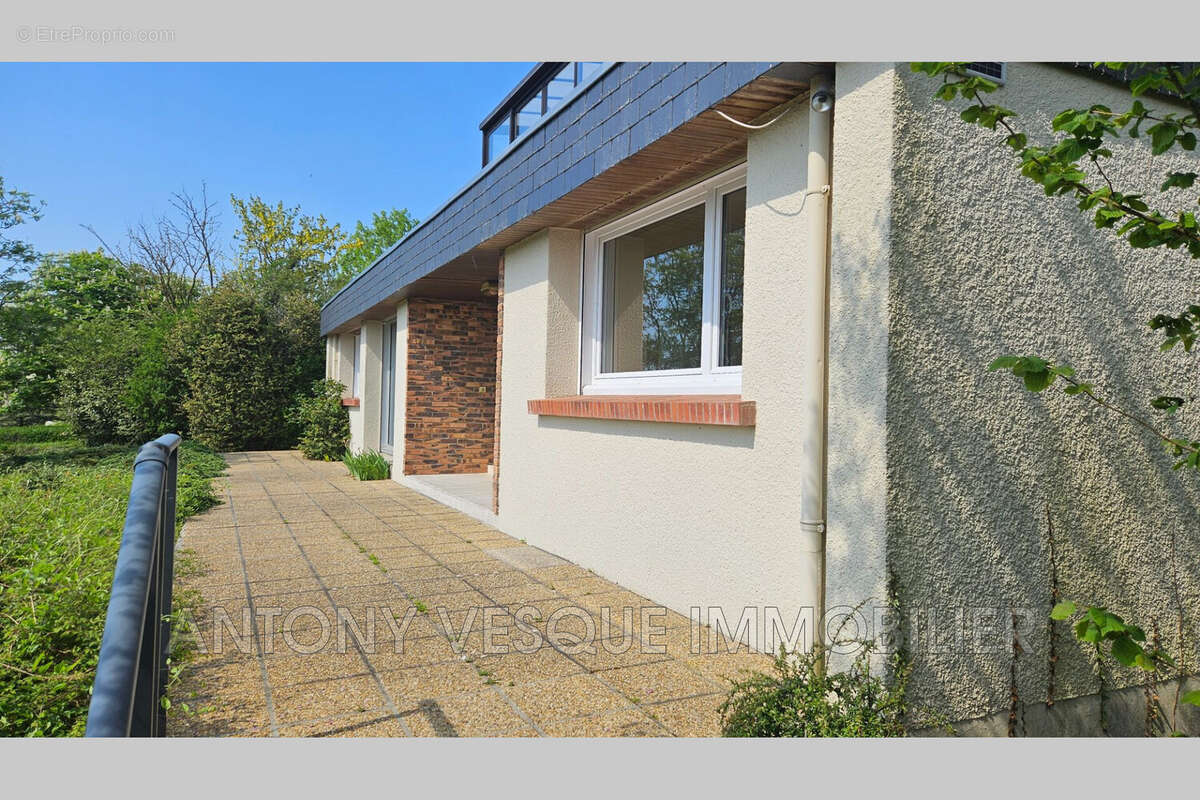 Maison à HEUGUEVILLE-SUR-SIENNE