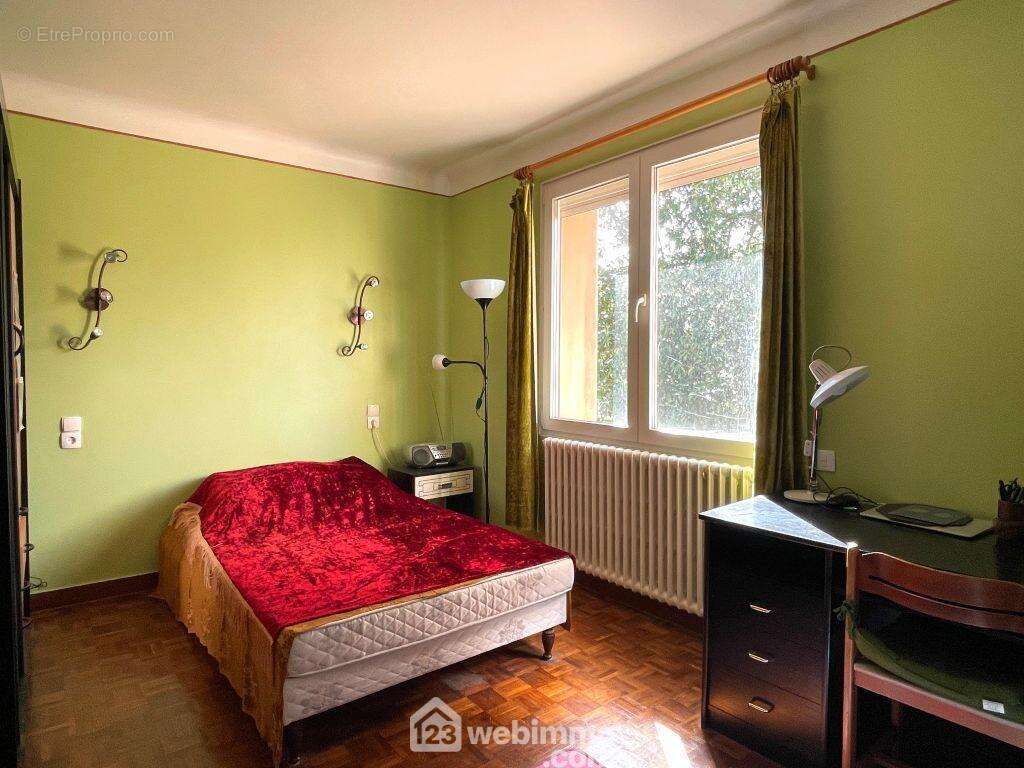 ... 13 m2 chacune, - Maison à CHATELLERAULT