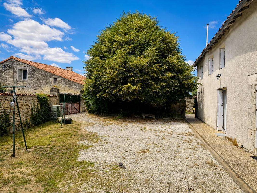 Maison 110 m2   4 chambres   Grange attenante - photo 9