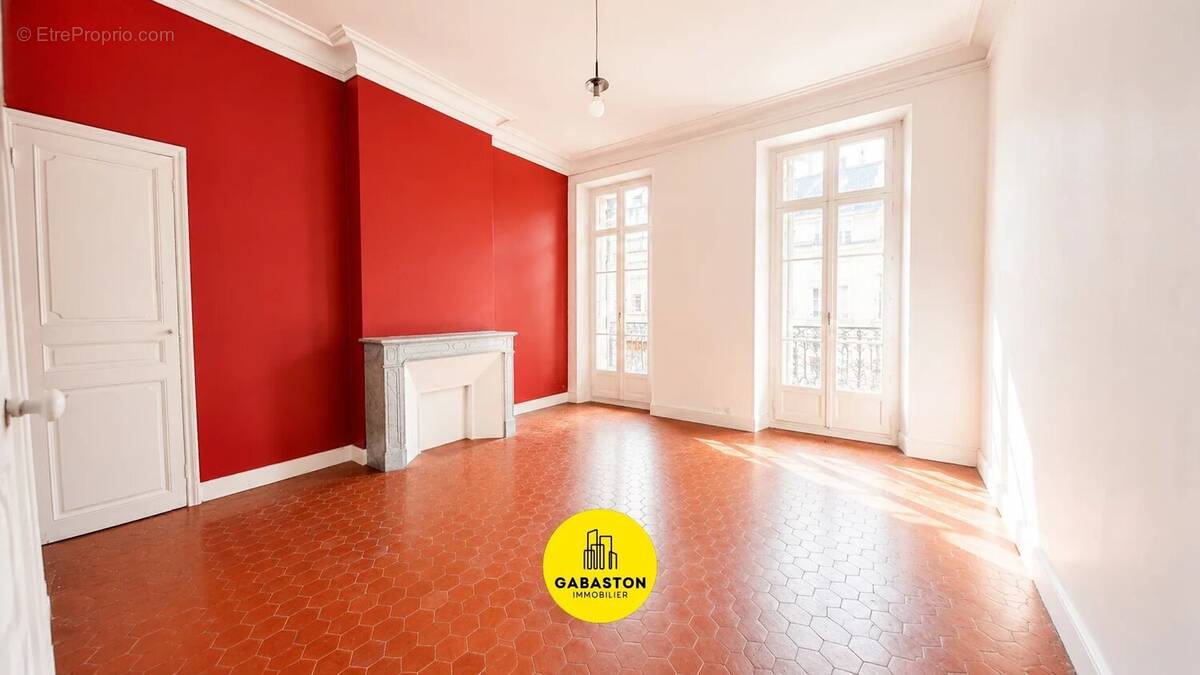 Appartement à MARSEILLE-2E