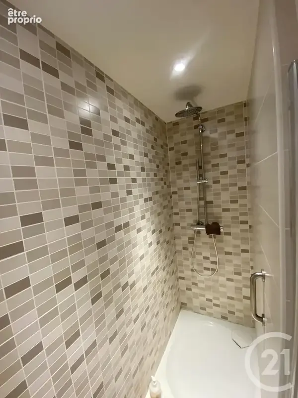Appartement 3 pièces 92 m² à vendre à Decines-Charpieu (69150) - photo 12