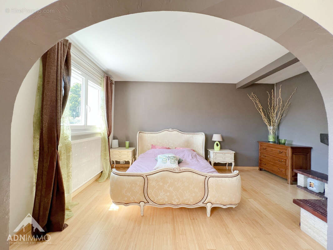 Maison à SAINT-GENIS-POUILLY